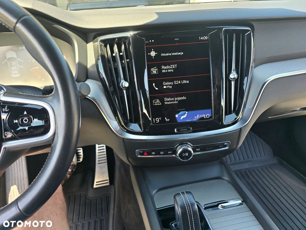 Volvo S60 B4 B R-Design - 3