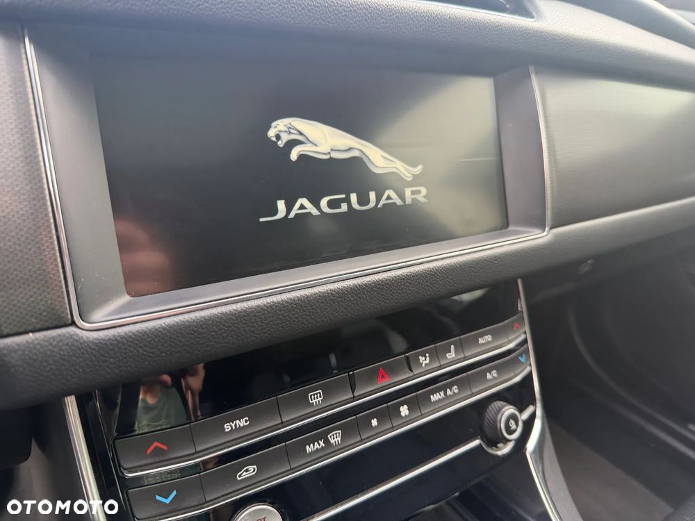 Jaguar XF 30t AWD Chequered Flag - 15