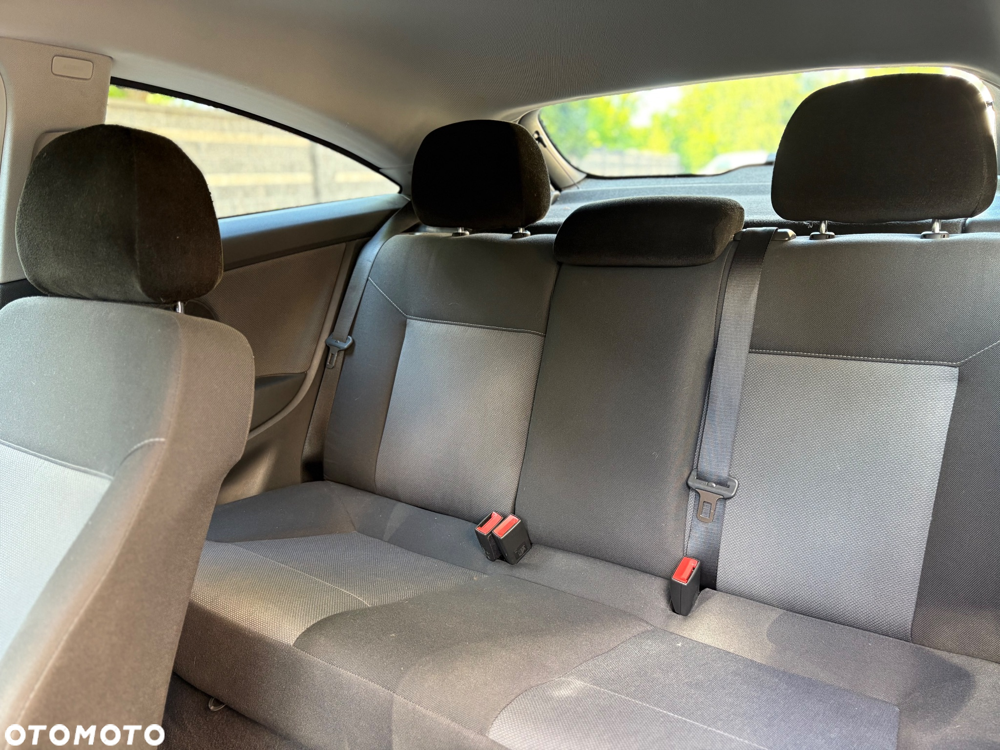 Opel Astra GTC 1.6 - 15