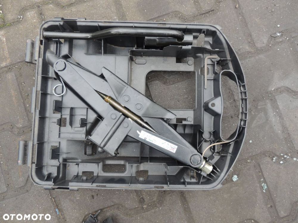 Zestaw do zmiany koła zapasowego Opel Vivaro B - 1