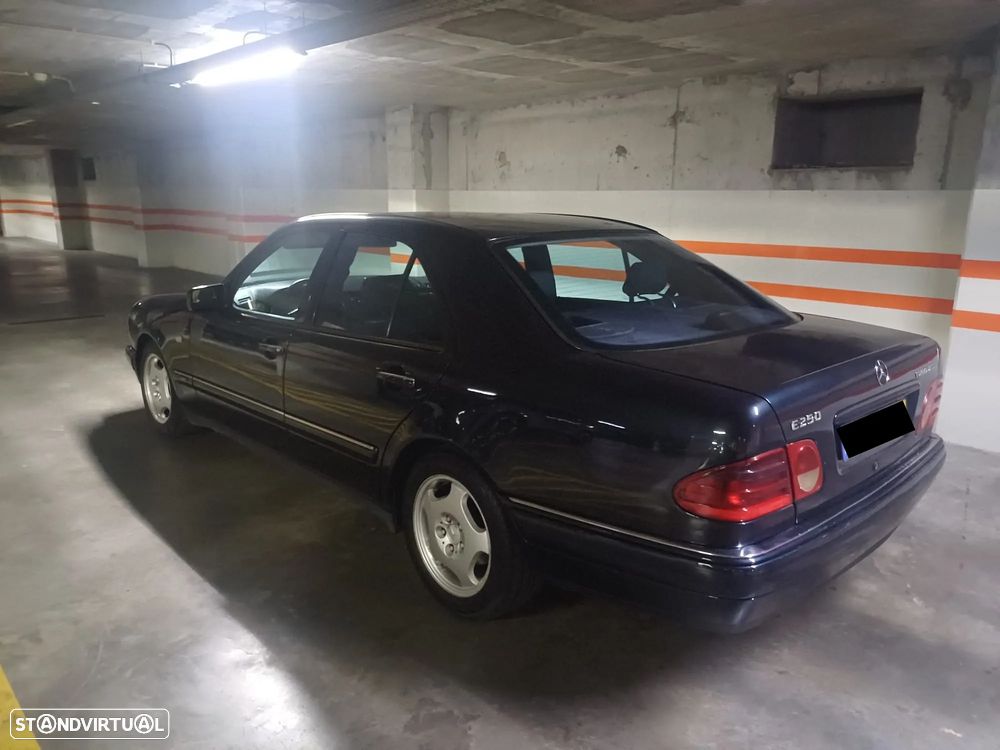 Mercedes-Benz E 250 TD Classic - 4