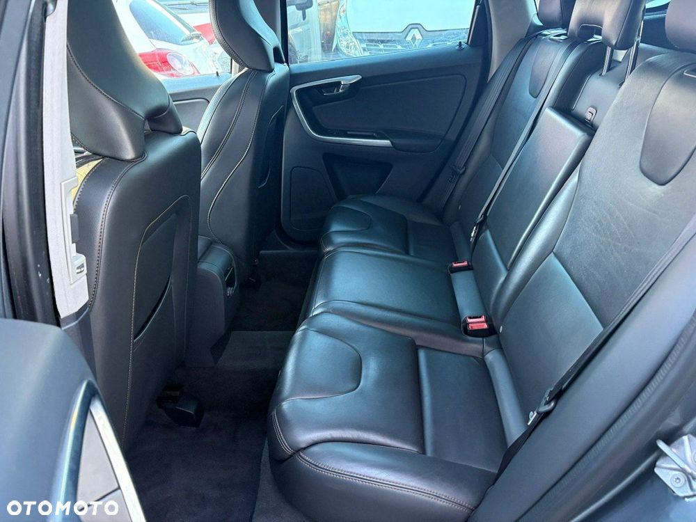 Volvo XC 60 D4 AWD Geartronic Momentum - 22