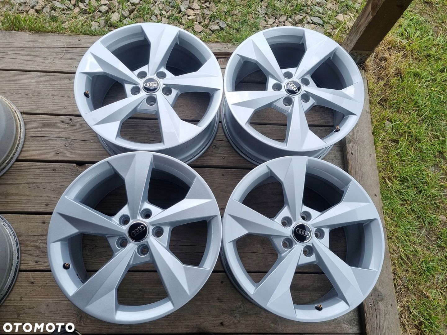 AUDI 8Y0 A3,Q3,VW GOLF,SKODA,SEAT LEON alu 8X18 ET46 5X112 4szt.super stan - 1