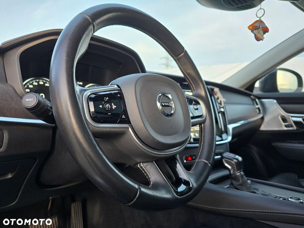 Volvo V90 Cross Country - 13