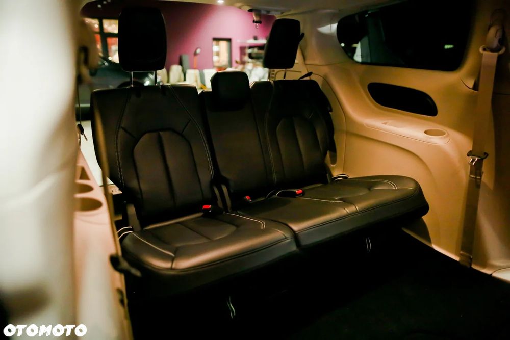 Chrysler Pacifica - 19