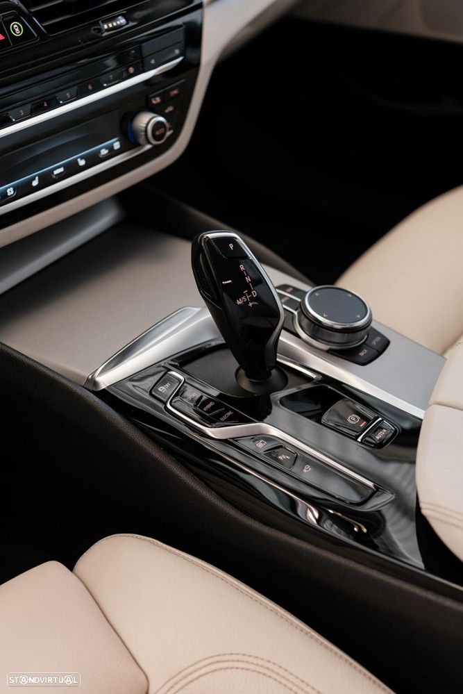 BMW 530 e Aut. Luxury Line - 7