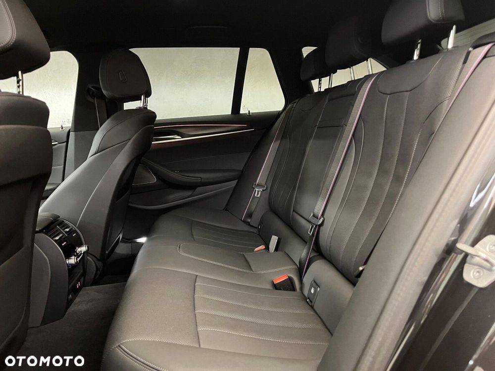 BMW Seria 5 530d xDrive mHEV M Sport sport - 32