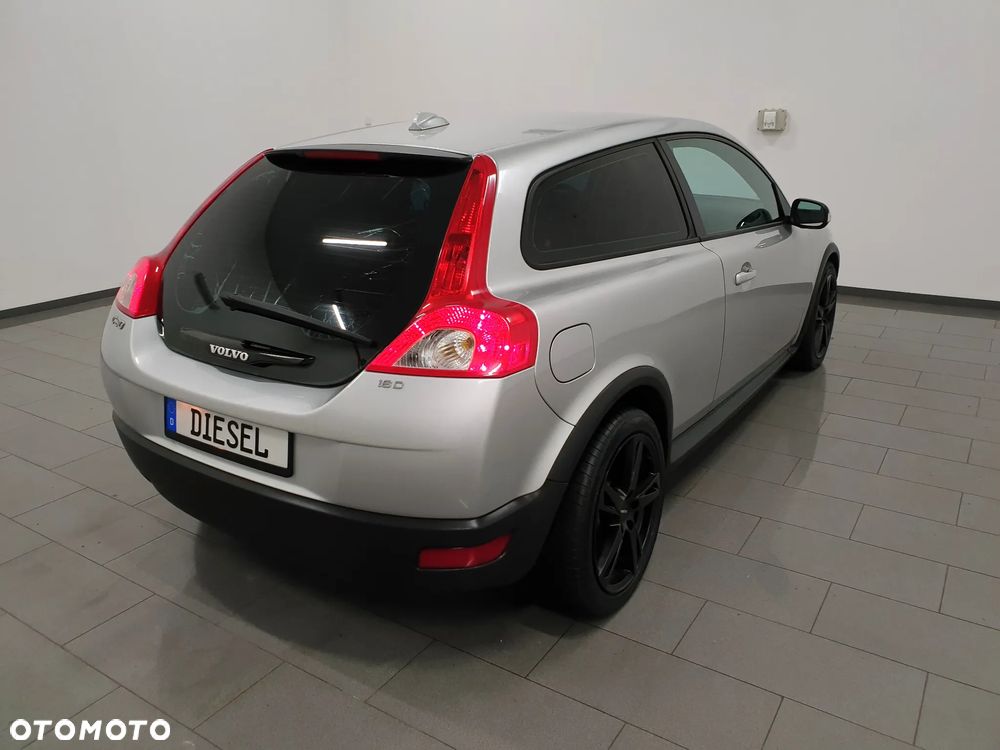 Volvo C30 D2 Momentum - 34