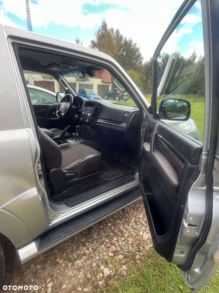 Mitsubishi Pajero 3.2 DI-D Automatik Intense - 9