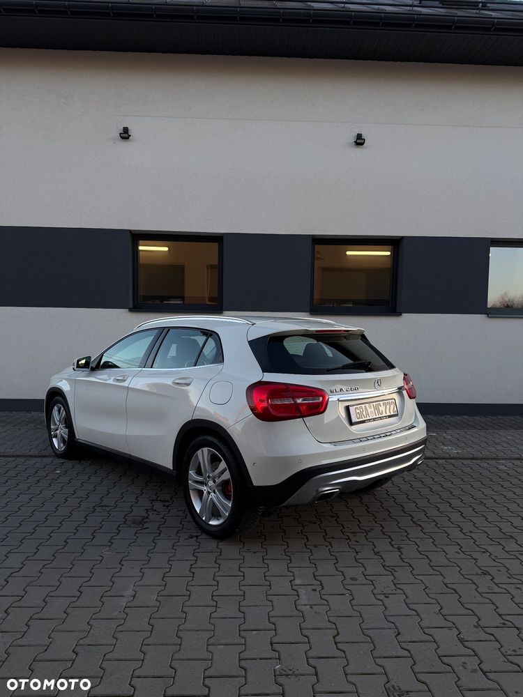 Mercedes-Benz GLA 200 7G-DCT - 3