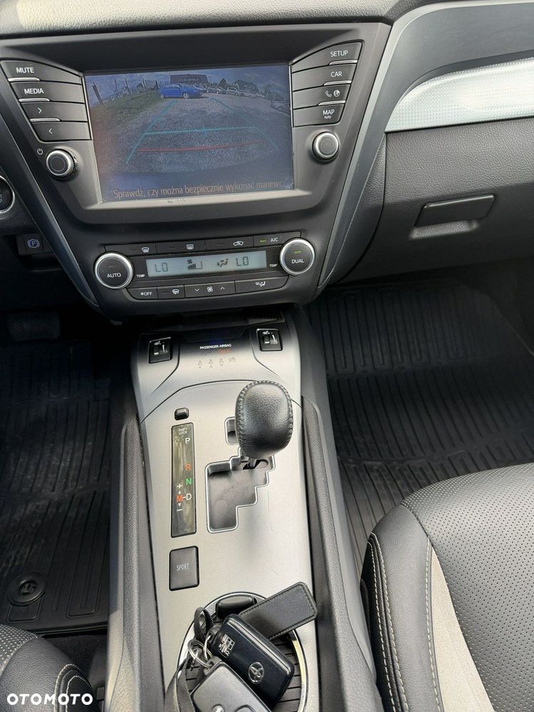 Toyota Avensis - 11