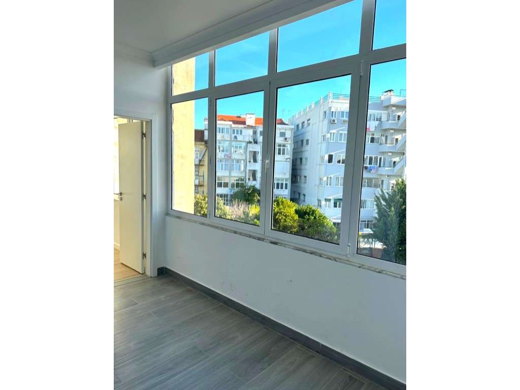 Excelente Apartamento T4 para Arrendar - Entre o Rato e a Avenida d... - Grande imagem: 2/12