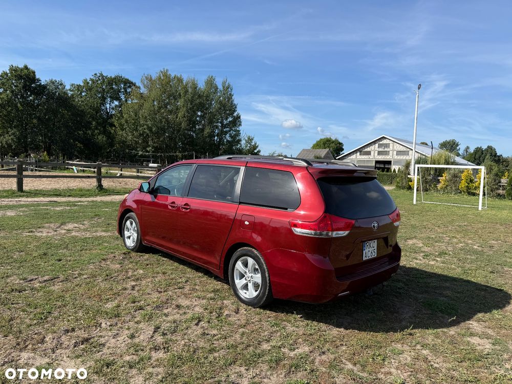 Toyota Sienna 3.5 V6 - 15