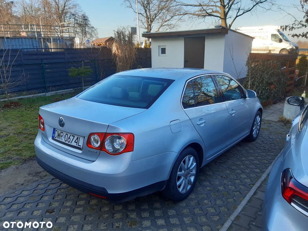 Volkswagen Jetta 2.0 TDI Comfortline - 6