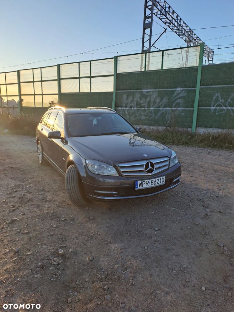 Mercedes-Benz Klasa C 220 T CDI DPF Automatik BlueEFFICIENCY Avantgarde - 2
