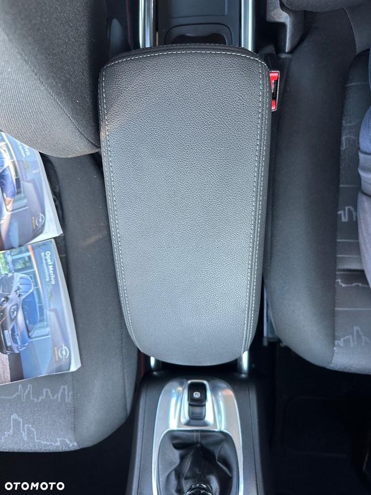 Opel Meriva 1.4 T Essentia S&S - 24