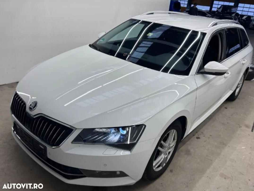 Skoda Superb Combi 2.0 TDI DSG 4X4 Style - 5