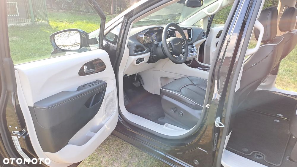 Chrysler Pacifica - 12