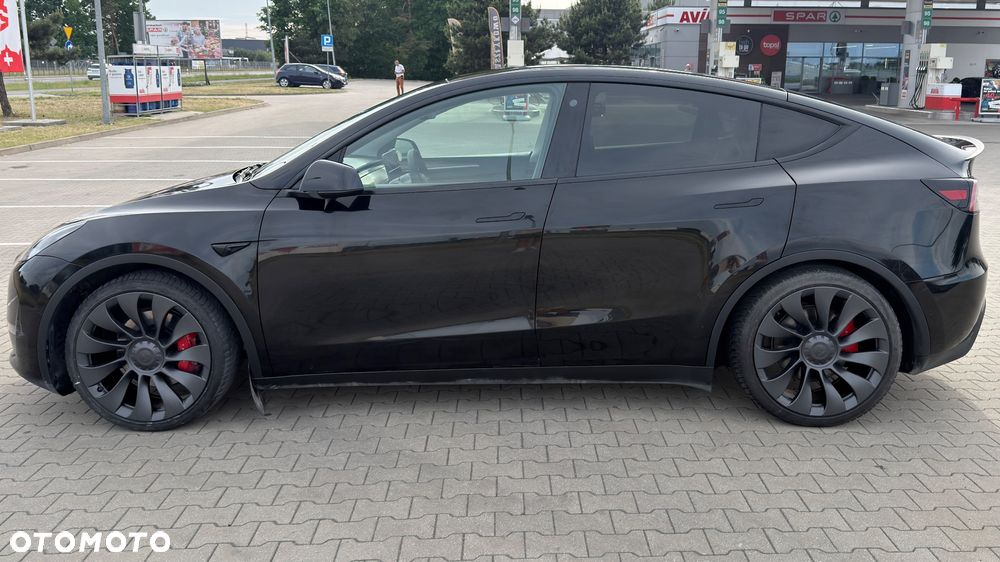 Tesla Model Y - 4