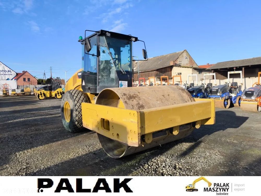 Caterpillar Walec drogowy  CAT CS 64 B , METAL-GUMA  ,2018 rok - 8