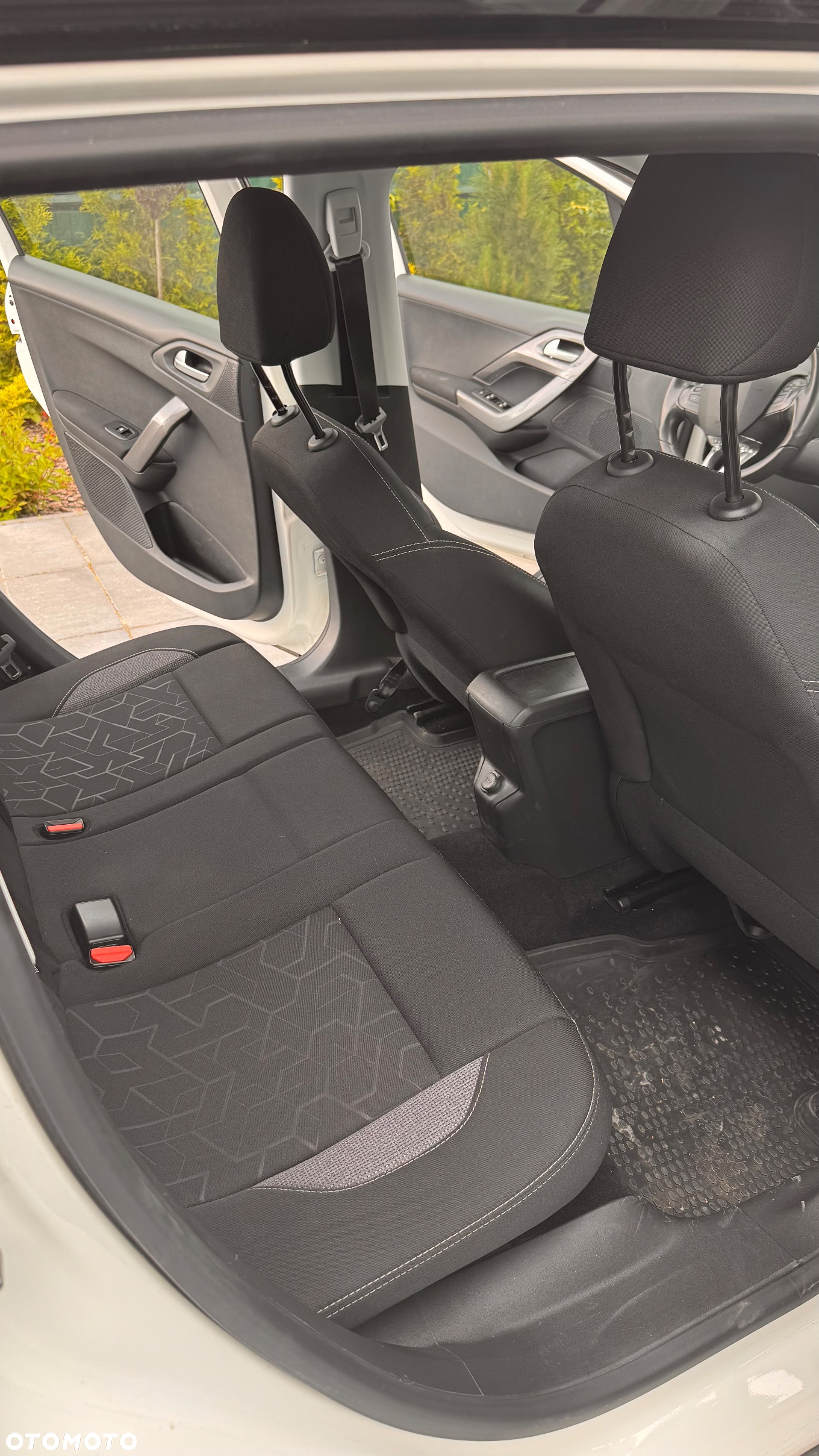 Peugeot 2008 - 12