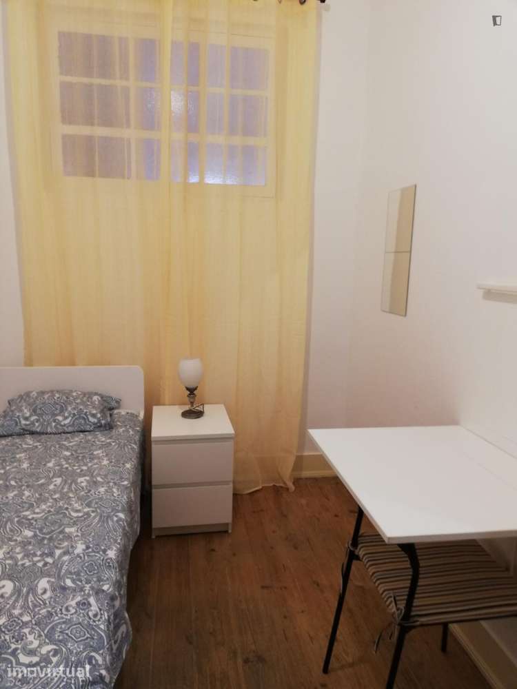 Quarto - localizado em Alameda Lisbon - Grande imagem: 2/17