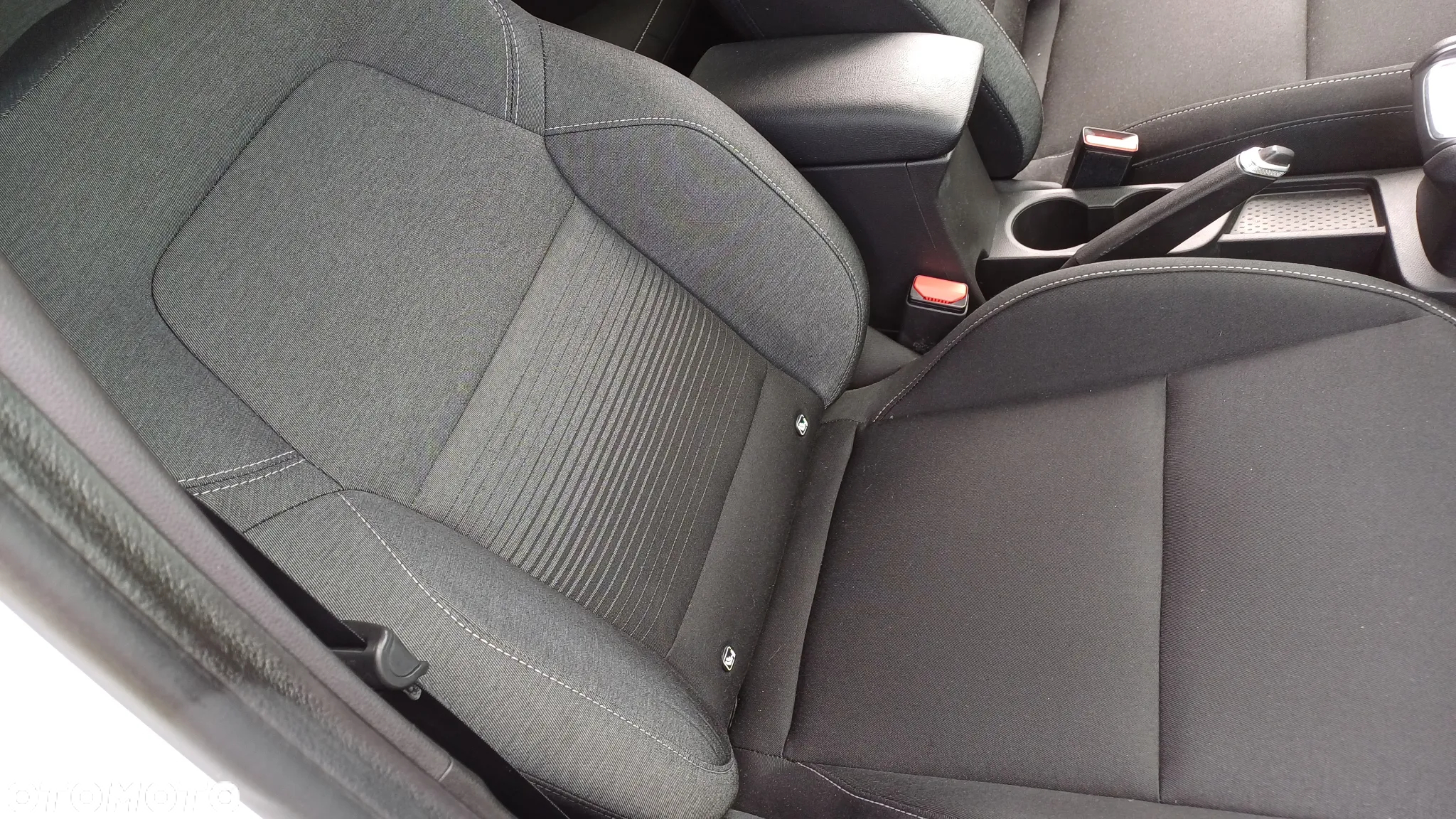 Renault Captur TCe Mild Hybrid 140 EDC GPF EVOLUTION - 33
