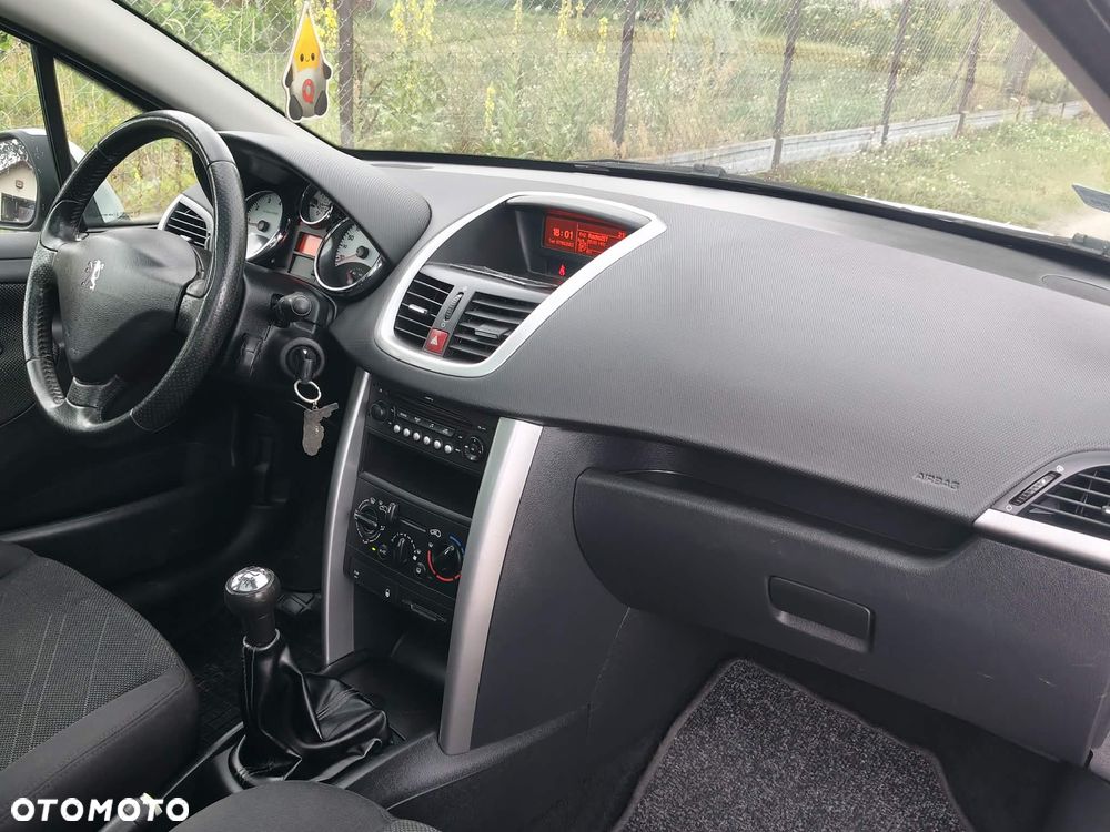 Peugeot 207 - 18