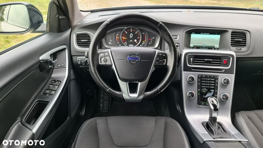 Volvo V60 Cross Country D3 Geartronic Momentum - 17