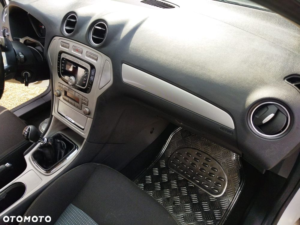 Ford Mondeo 2.0 TDCi Ambiente - 14