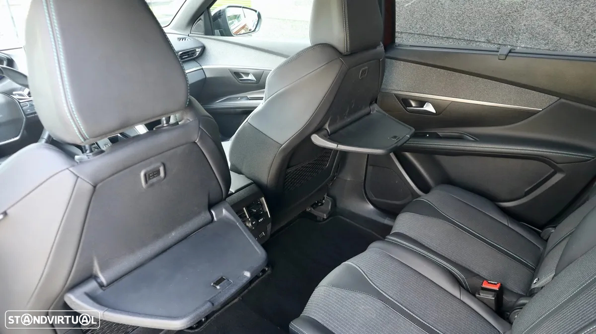Peugeot 5008 1.5 BlueHDi Allure Pack EAT8 - 44