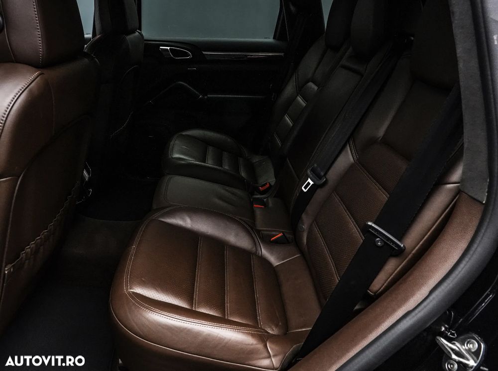 Porsche Cayenne - 16
