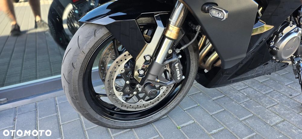 Suzuki GSX - 27