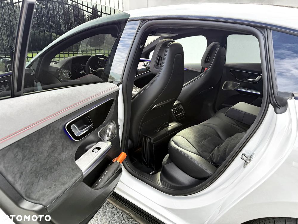Mercedes-Benz EQE AMG 53 4Matic+ - 12