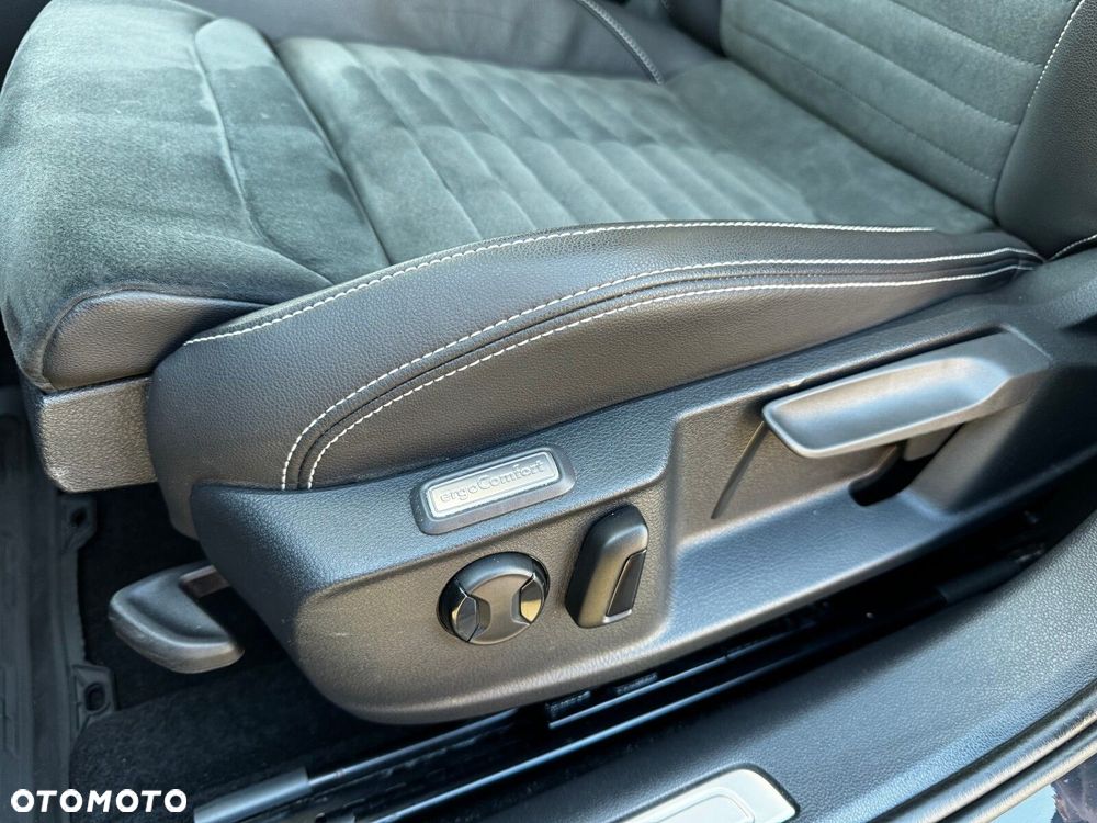 Volkswagen Passat Variant 2.0 TDI Elegance DSG - 15