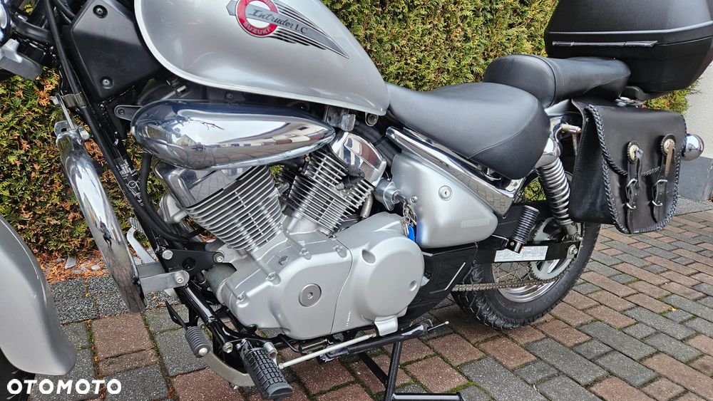 Suzuki Intruder - 24