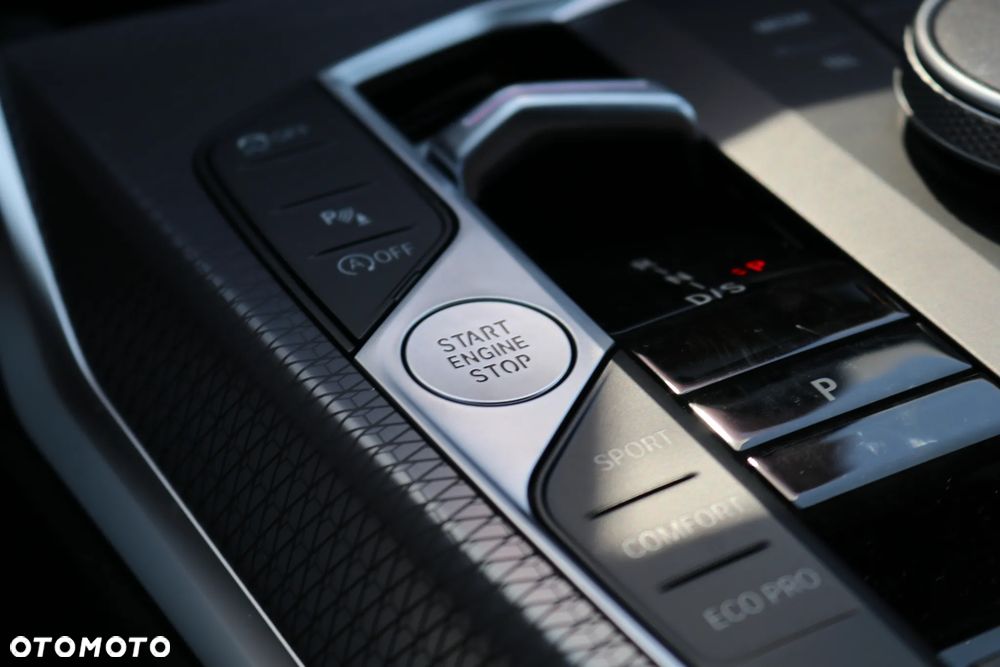 BMW Seria 3 330i xDrive M Sport - 11