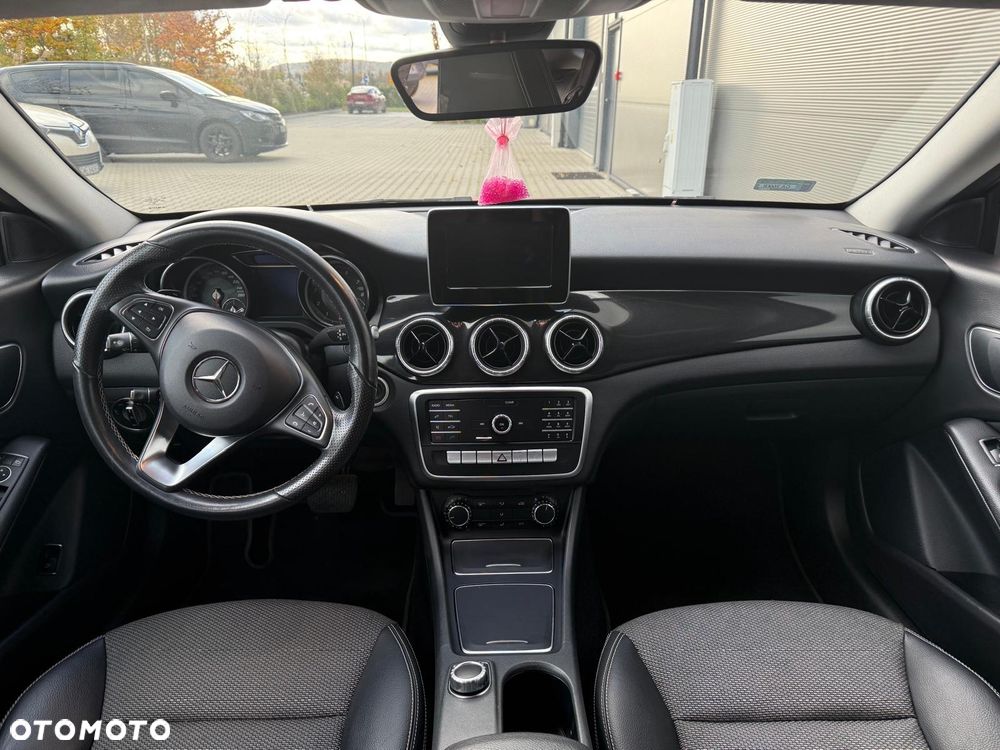 Mercedes-Benz CLA 180 7G-DCT - 7