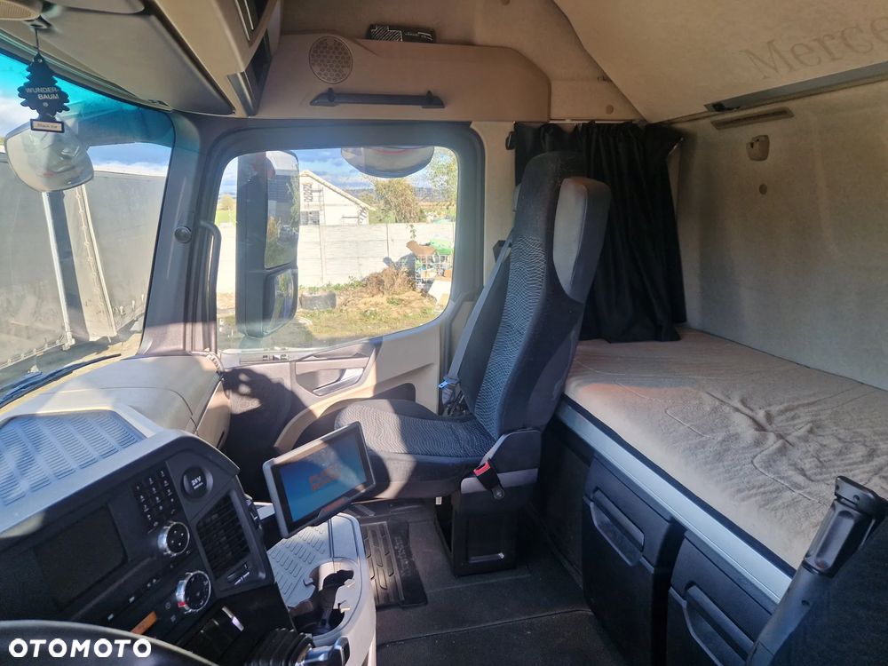 Mercedes-Benz Actros - 1