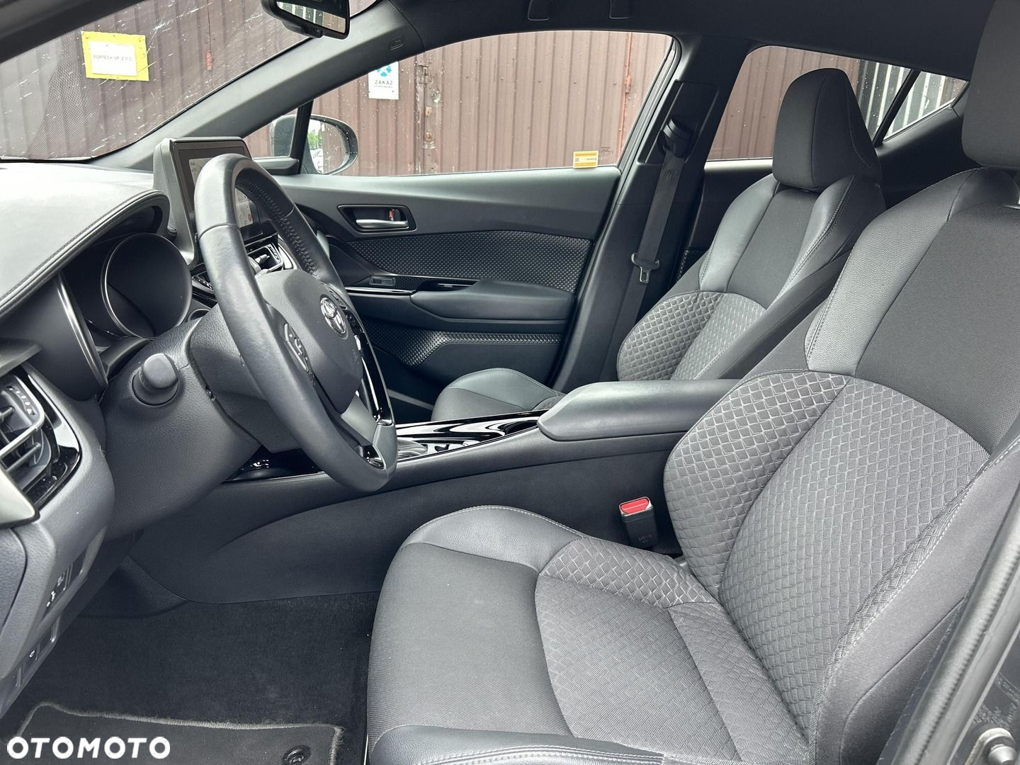 Toyota C-HR - 11