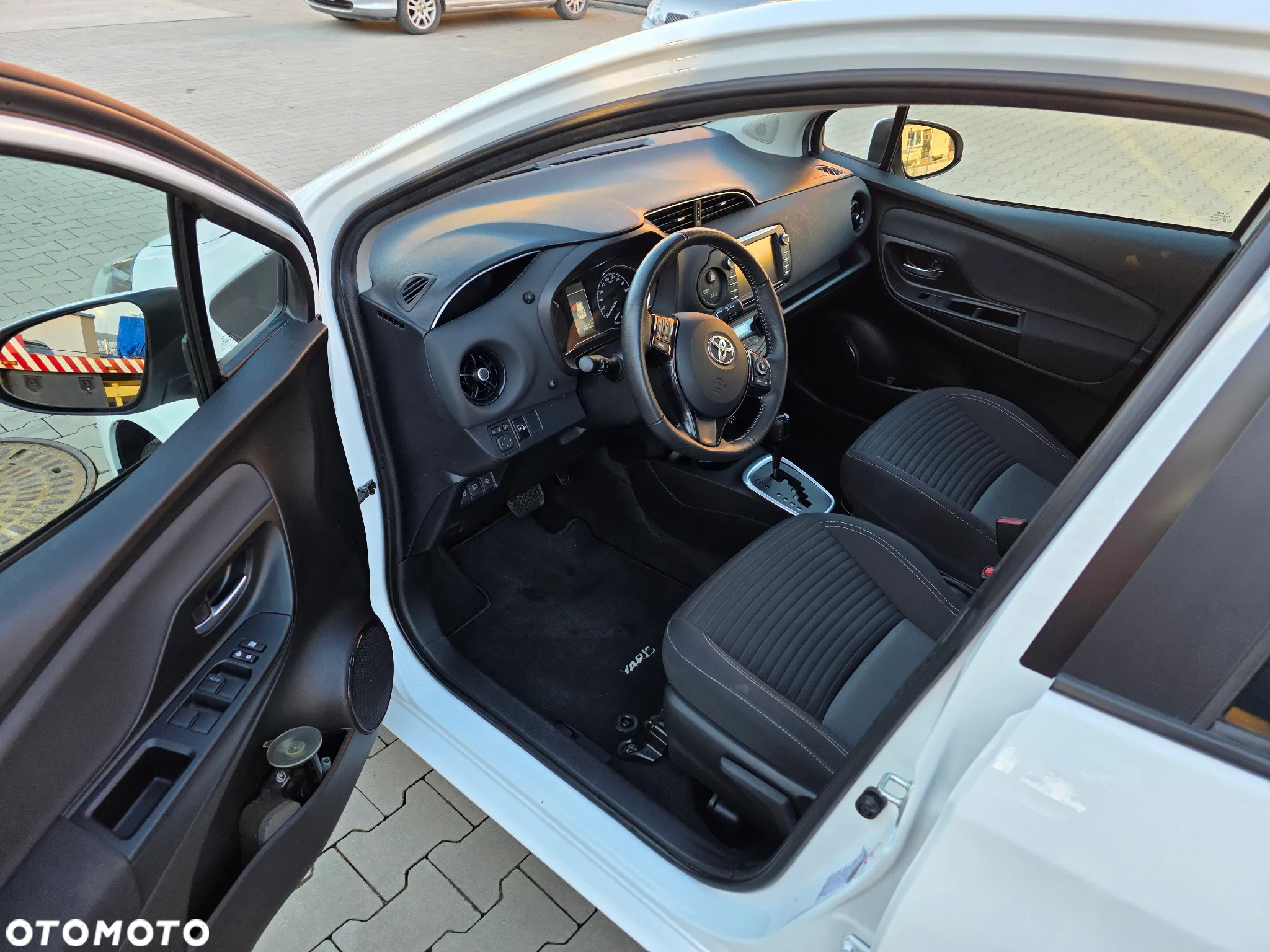 Toyota Yaris Hybrid 1.5 VVT-i Comfort - 11