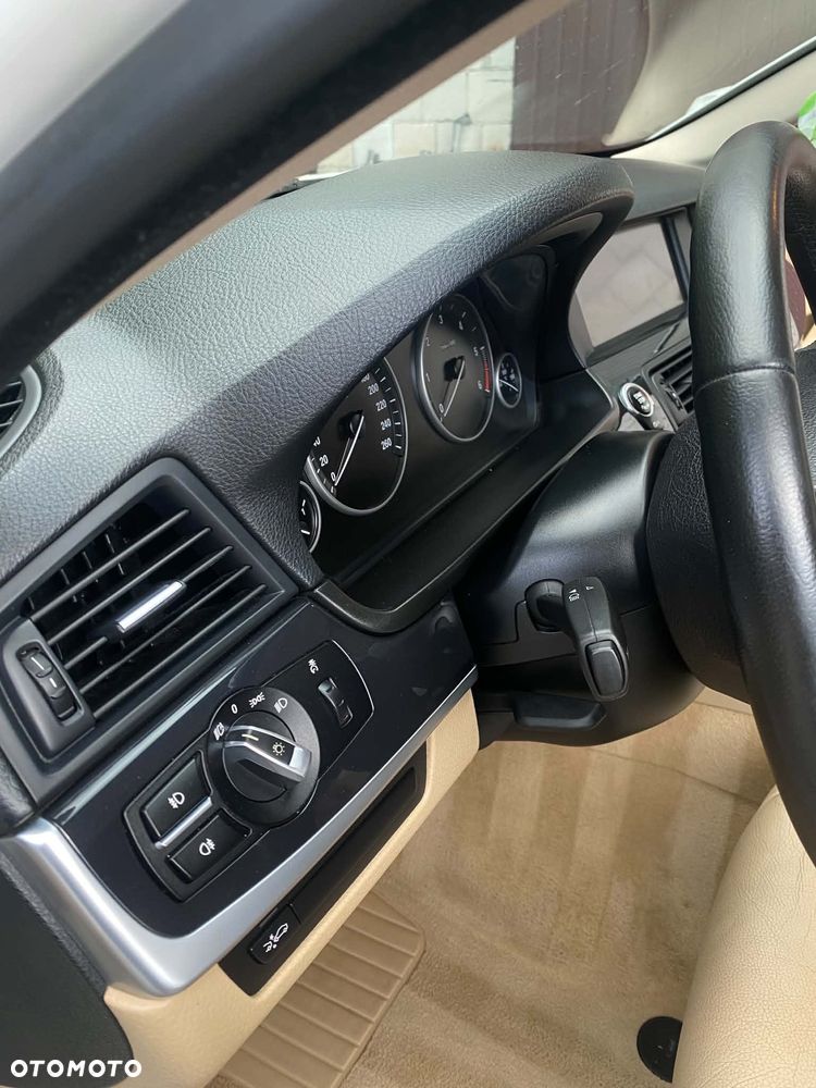 BMW Seria 5 530d xDrive - 8