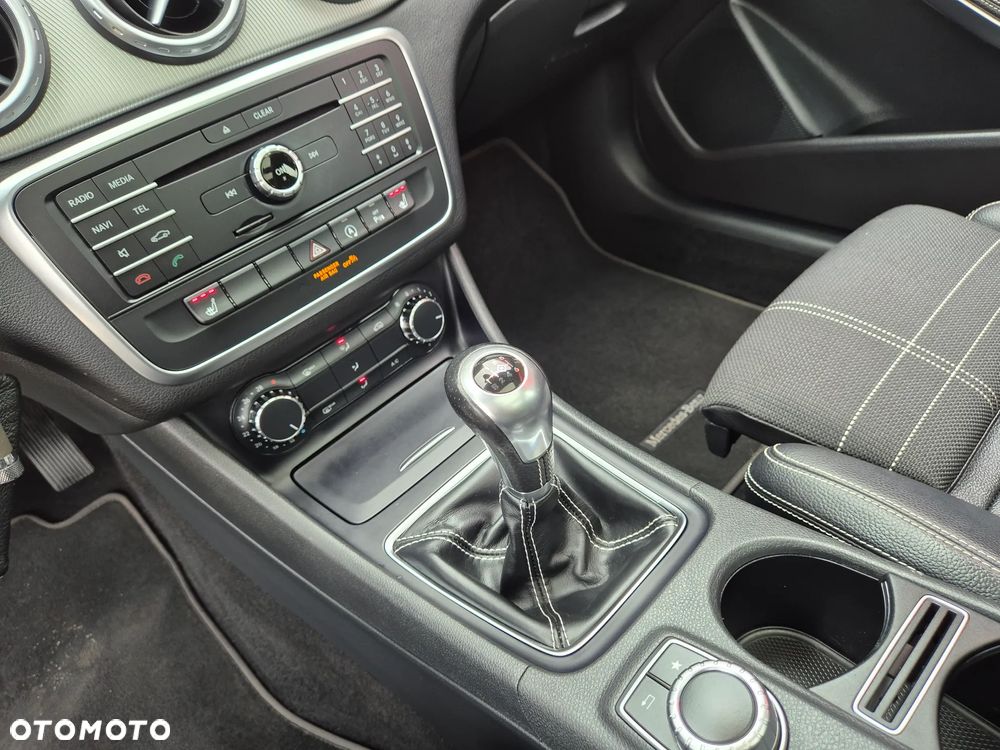 Mercedes-Benz GLA 200 Urban - 37