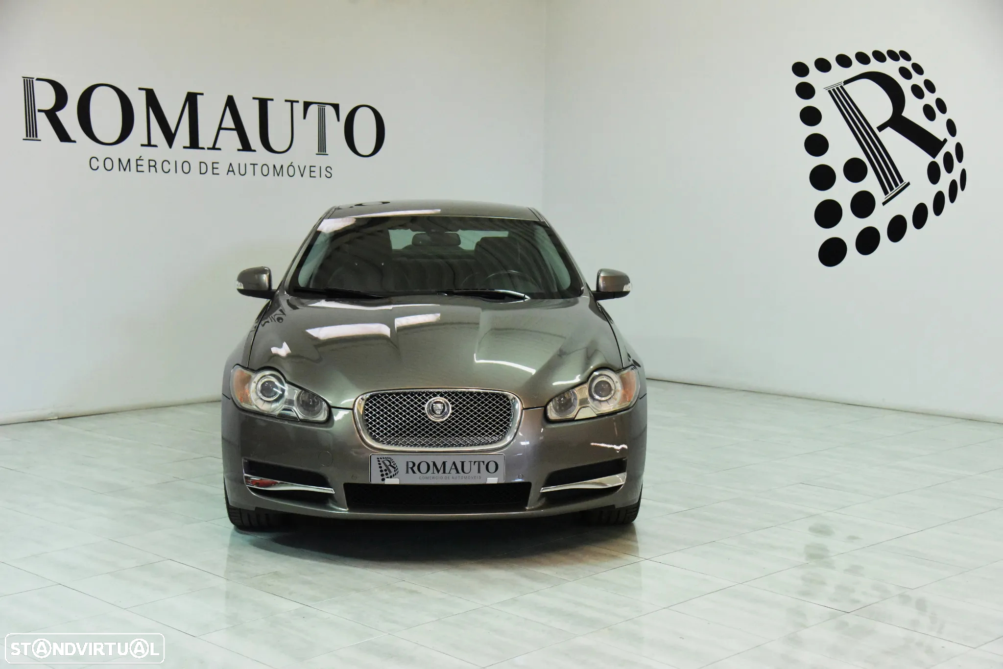Jaguar XF 2.7 D V6 Luxury - 2