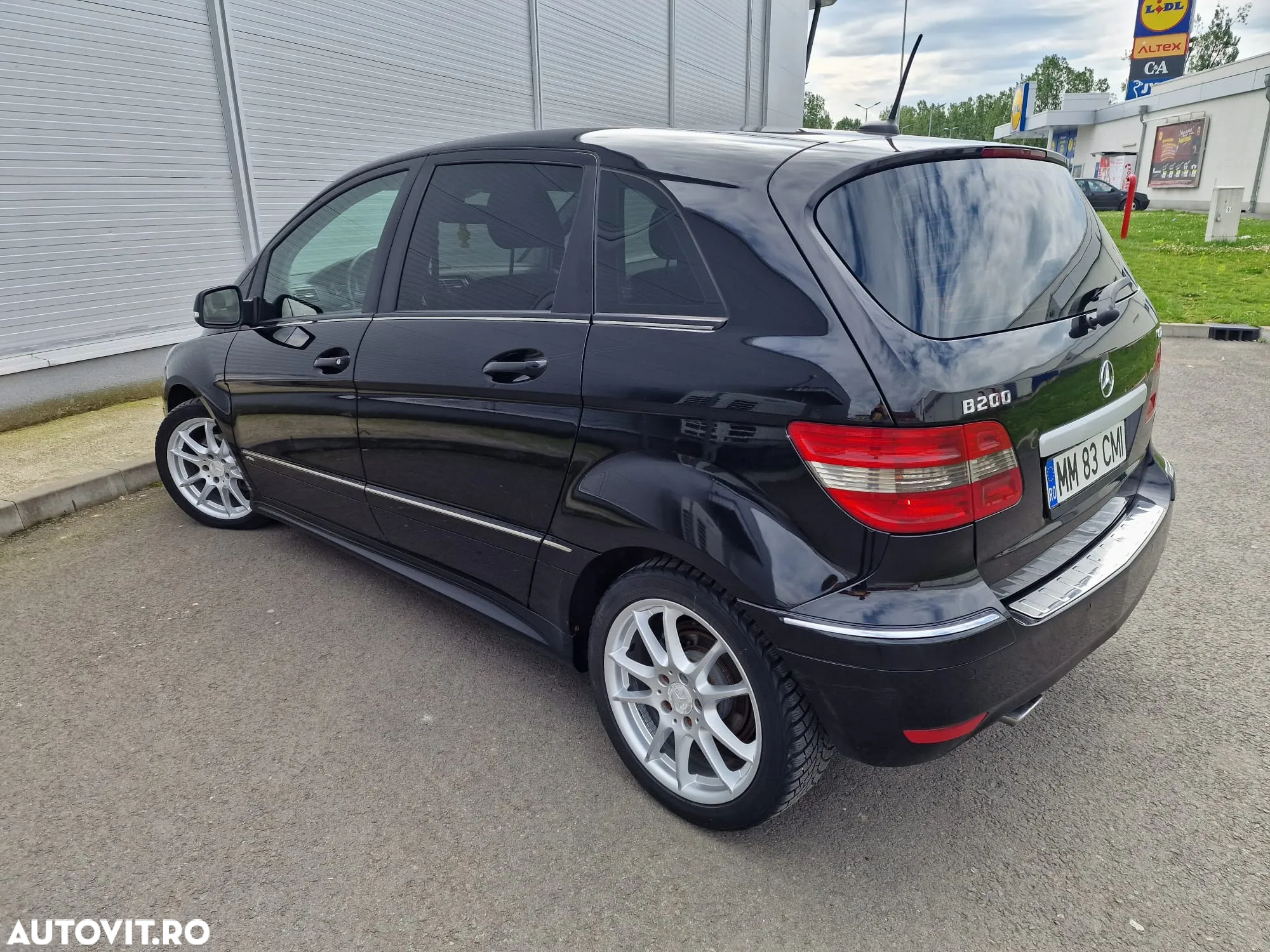 Mercedes-Benz B - 23