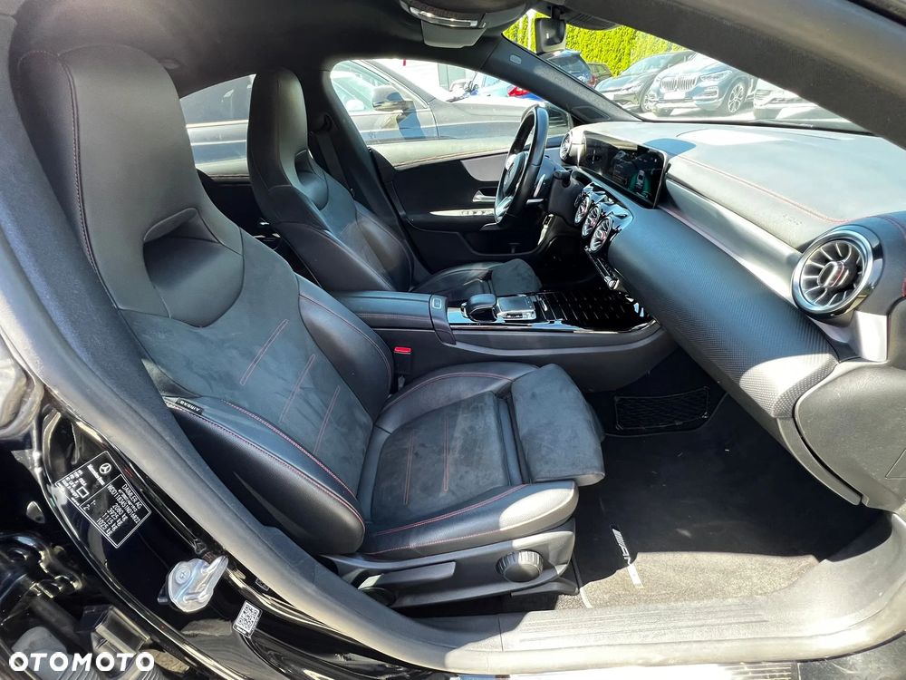 Mercedes-Benz CLA 220 4-Matic AMG Line 7G-DCT - 17