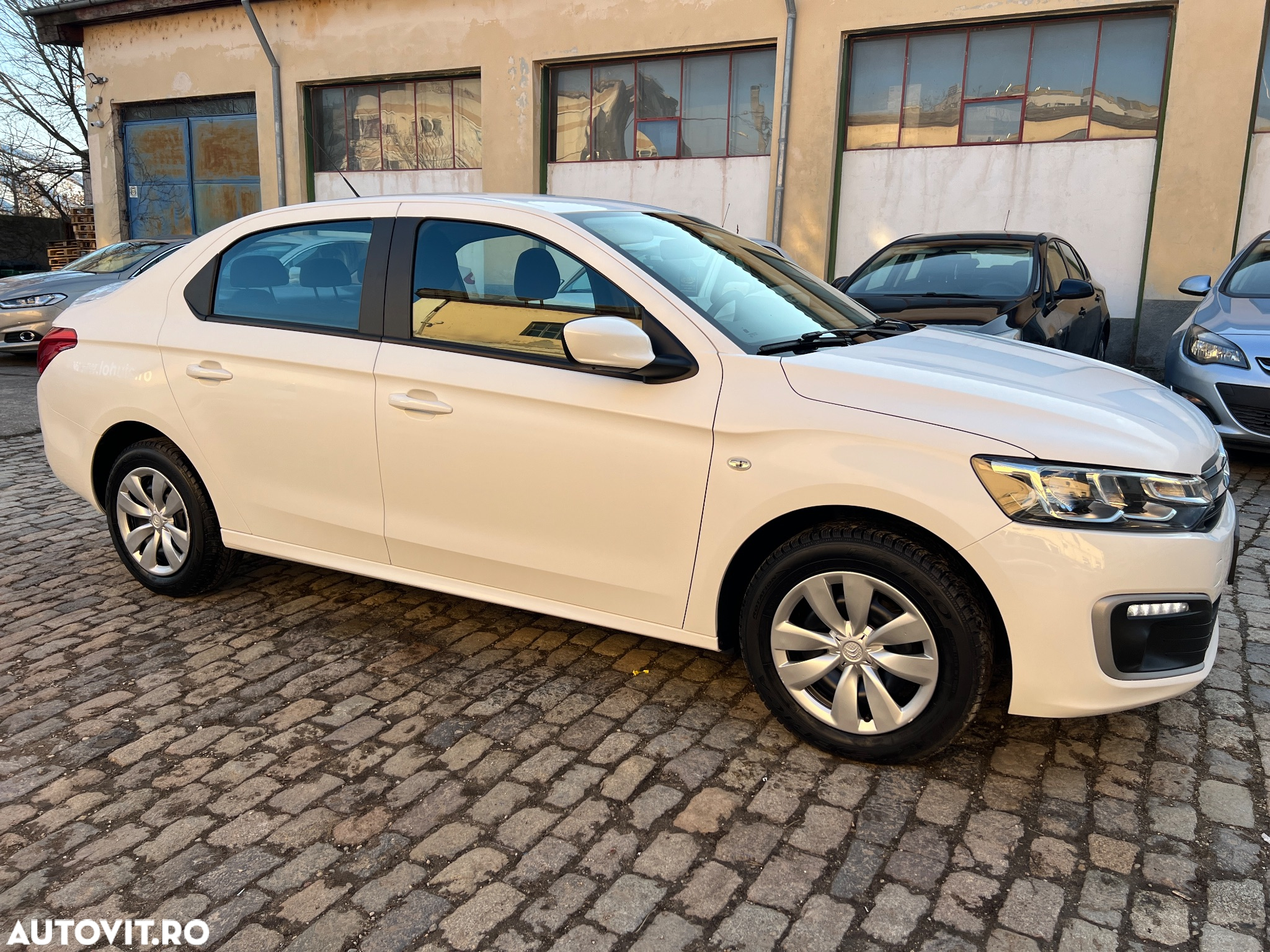 Citroën C-Elysée 1.2 PureTech BVM Live - 11