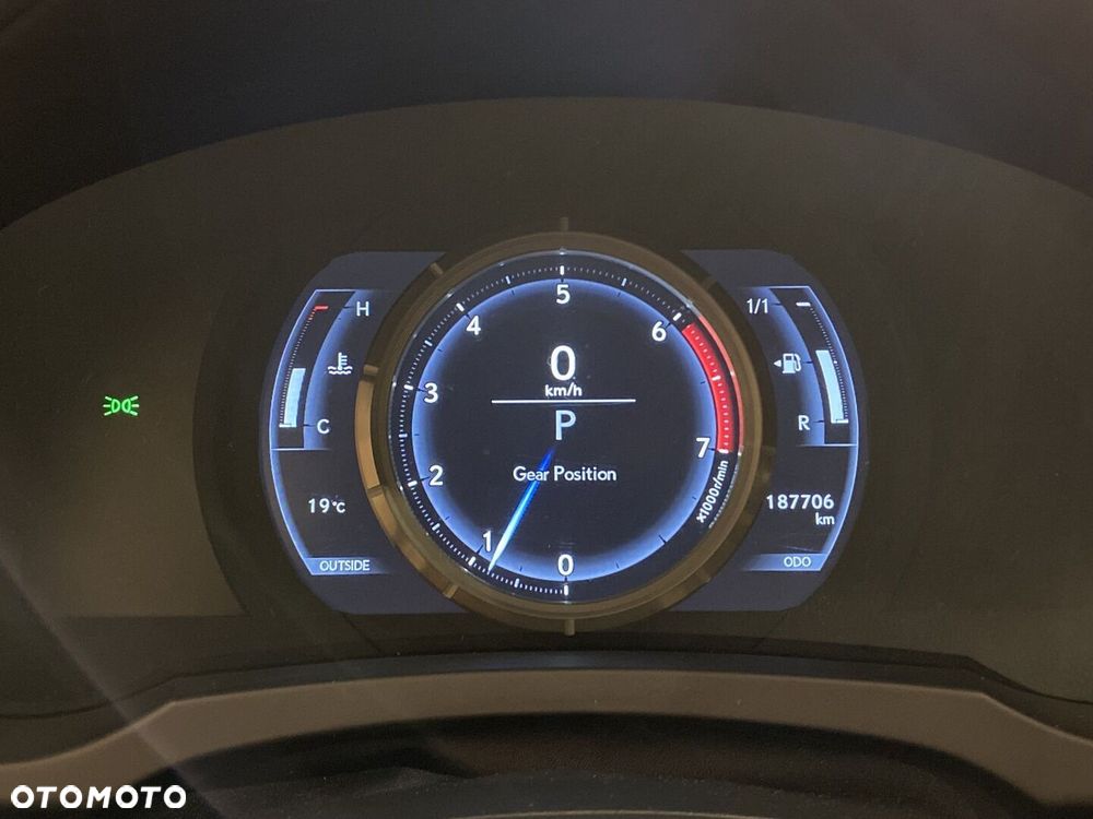 Lexus RC 200t / 300 F Sport - 19