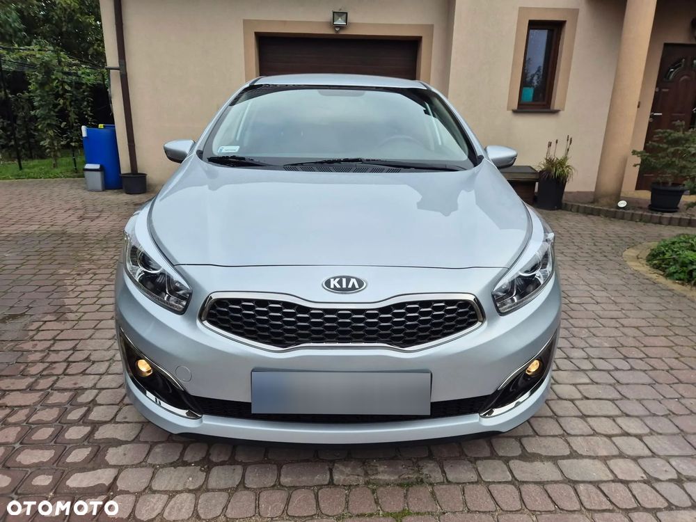 Kia Ceed 1.6 GDI L Business Line - 16