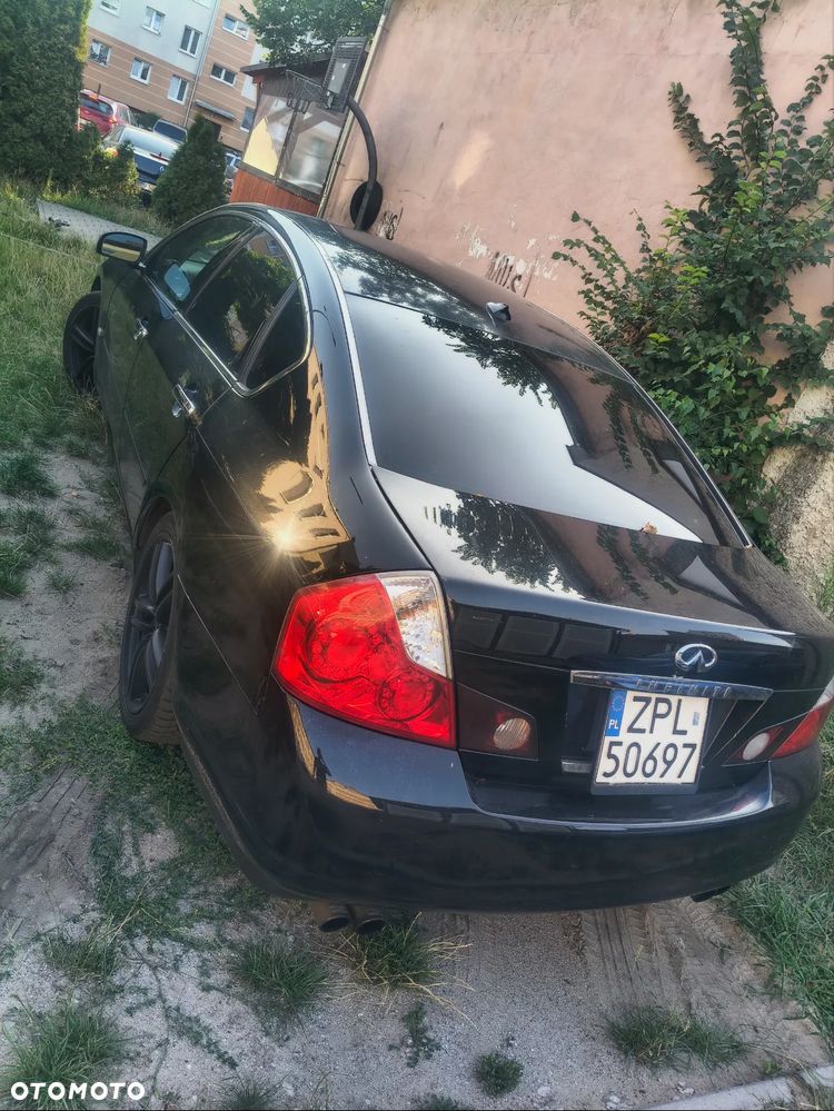 Infiniti M - 5